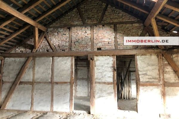 IMMOBERLIN.DE - Complesso storico con potenziale di ampliamento! Casa e edificio accessorio parzialmente ristrutturati