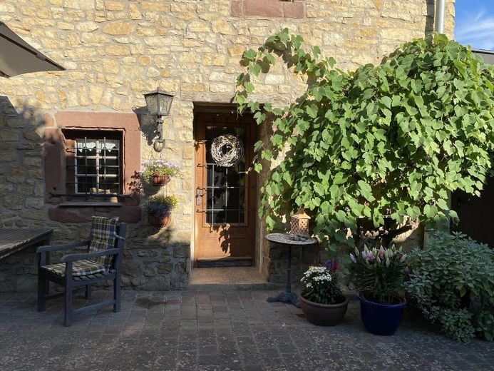 Idyllischer Rückzugsort: Charmantes Bruchsteinhaus mit toskanischem Innenhof – Willkommen!