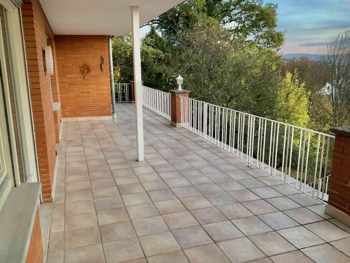 Wieder verfügbar: Große 3-Zimmerwohnung mit traumhaftem Ausblick in Alfelder Bestlage – Terrasse