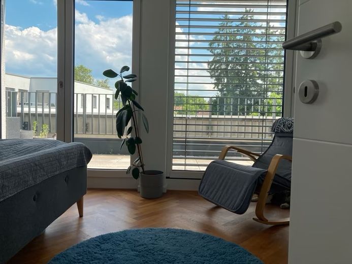 August Provisionsfrei! Stadthaus 5 Zi., 2 Bäder, 2 Dachterrassen, 2 TG – Energie A, Bezug Dez. – 2.OG