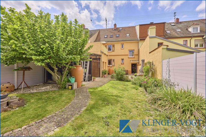 Charmantes Einfamilienhaus mit idyllischem Garten - technisch modernisiert! – Garten