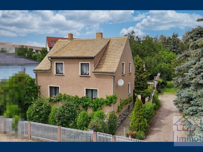 Single-family house in Lützen: Solid builder quality, 1,400 m² dream garden & space for your ideas – Foto 1