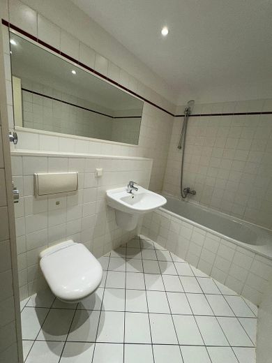 2 Teilmöblierte Zimmer Wohnung mit eigener Garage – Foto 14