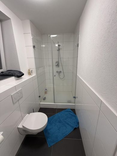 WG-Zimmer in 3er-WG mit Küche, zwei Bädern und Terrasse – Photo 6