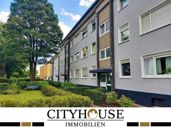 CITYHOUSE: Gut geschnittene Etagenwohnung mit großem Balkon, Keller und eigener Garage – Gepflegte Wohnanlage