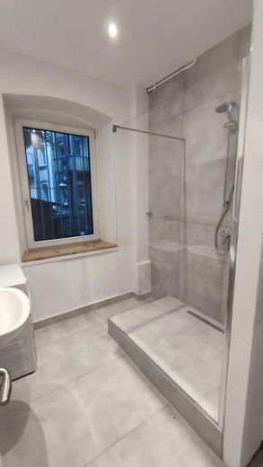 1 möbliertes Zimmer in 2er Frauen WG in Nürnberg Südstadt – Modernes Tageslichtbad