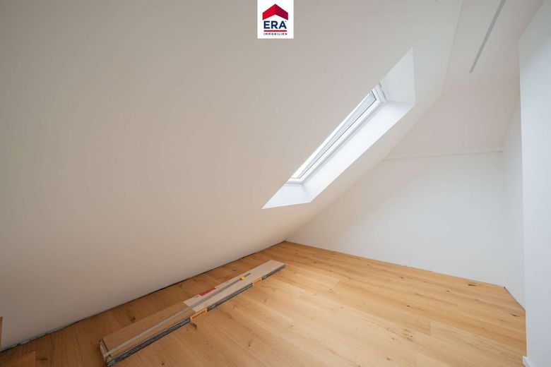 Modernisierte Maisonette-Wohnung im Herzen von Ludwigsburg – Ankleide