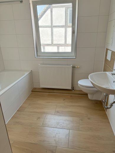 Großzügige 3-Raum Wohnung in Elbnähe – Badezimmer