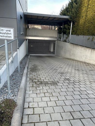 Plaza de aparcamiento en garaje subterráneo en Bissingen en alquiler a largo plazo – Foto 3
