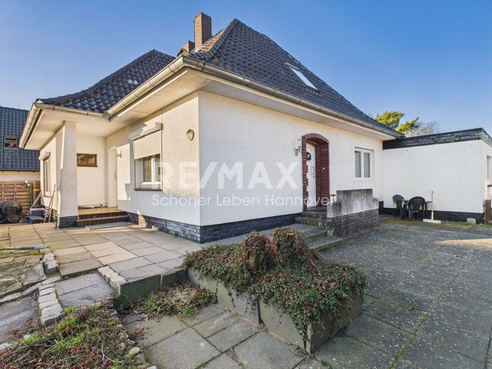 5 auf einen Streich - Mehrfamilienhaus, 5 Wohnungen mal etwas individueller – Eingänge Wohnungen vorn