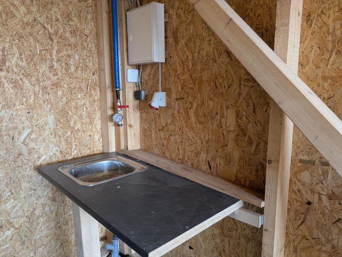 Waschtisch, Starkstrom