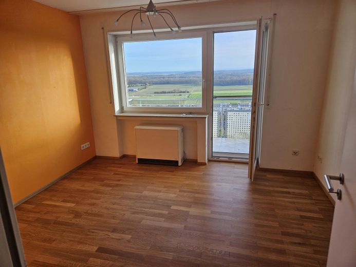 Zimmer EG Südseite mit Balkon
