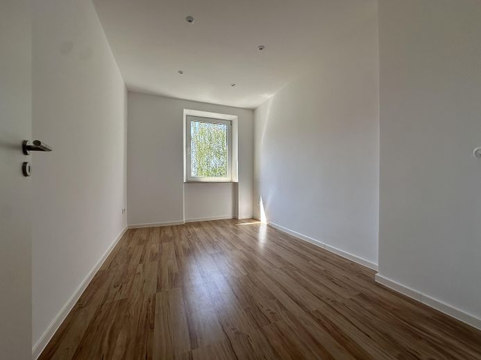 Erstbezug nach umfassender Modernisierung! Stilvolle 4-Zimmer-Wohnung in begehrter Lage – Zimmer 