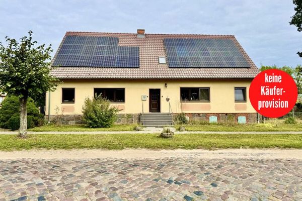 HORN IMMOBILIEN ++ Nadrensee में एकल-परिवार का घर, पर्याप्त जगह, बड़ा बगीचा, चिमनी और PV सिस्टम के साथ।