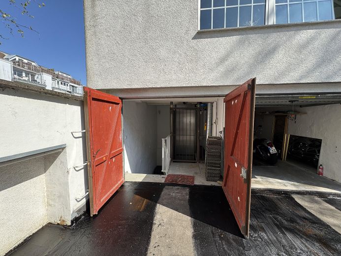 ! Hinterhof ! Rendite oder Büro, Praxis, Handwerker, Artelier, Lager, Halle, Ausstellung, Garage – Abgang/Aufzug Links