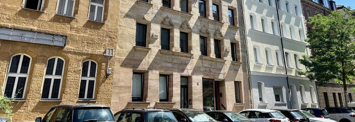 Provisionsfrei – Frisch renovierte 2-Zimmer Wohnung mit Altbau Charme in Top-Lage – Fassade