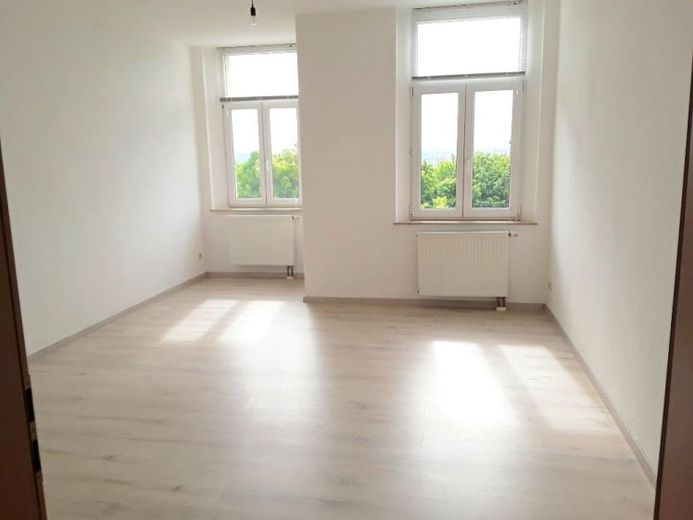 Tolle 3-Raum Whg. mit Balkon und Fernsicht in ordentlichen Wohnhaus – Photo 1