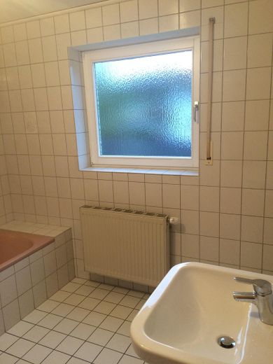 Mehrfamilienhaus - 5 Wohnungen u. 2 Garagen – Whg 3 und 4 Bad