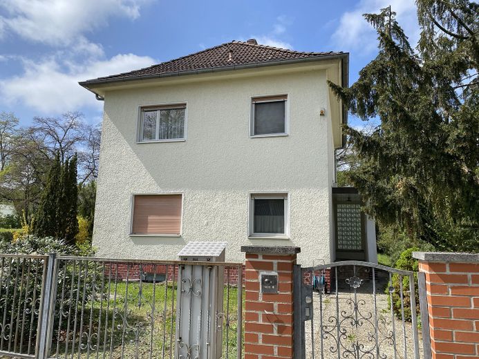 Hausansicht von der Straße