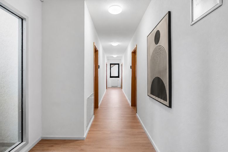 1-Zimmer-Wohnung im Zentrum von Oberkochen – Heller Eingangsbereich