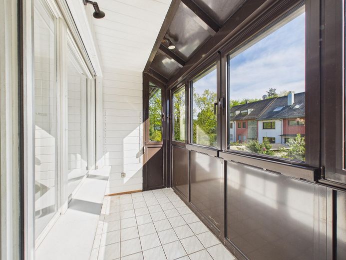 Edles Reihenmittelhaus in gepflegter Umgebung – 1.Etage Balkon/Wintergarten