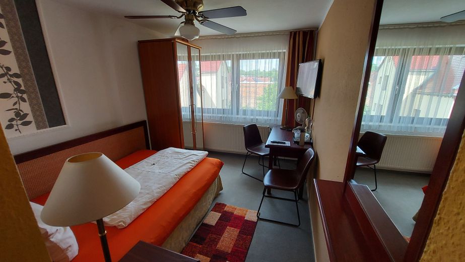 Hotel garni - Kauf oder Pacht ? Ihre Zukunft in der Hotellerie / evt. Altenpflege – Gästezimmer