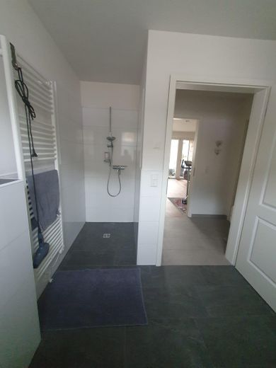 2 Zimmer Wohnung mit Balkon und Tiefgaragenplatz in Hamburg-Iserbrook – Bad