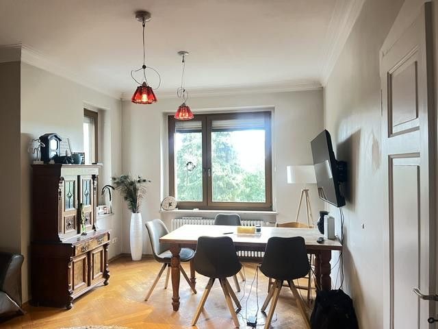 Geniş bir arsada, masalsı tek başına konumda, cazibeli tarihi şehir villası – Blick in den Essbereich