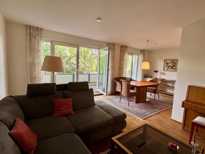 Tolle Wohnung mit großem Balkon in Kaiserswerth – Wohnzimmer