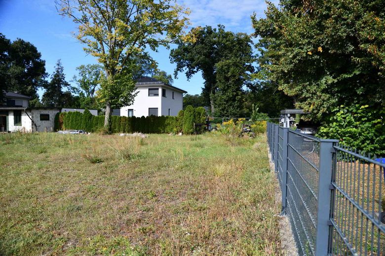 Terreno edificabile con accesso al lago e pontile – Foto 10