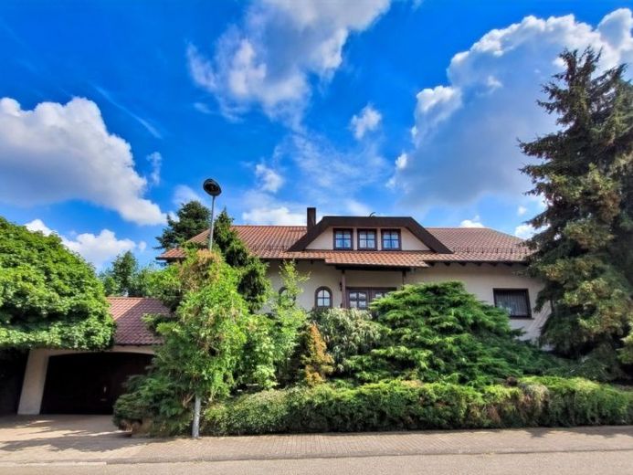 Viel Platz im Grünen für Ihre Wohnträume – Einfamilienhaus in attraktiver Lage mit Freiraum zur Entfaltung ! – Foto 1