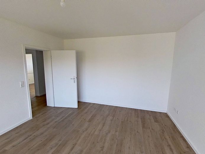 Moderno piso de 2 habitaciones con BALCÓN en una zona residencial tranquila al sur de la ciudad – Ansicht II: Wohn- und Esszimm…