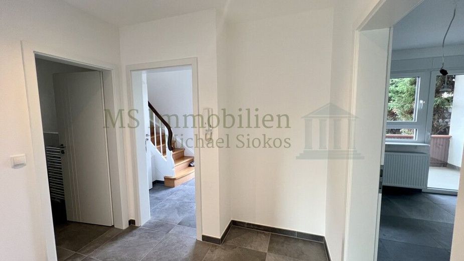 ** Charmantes Einfamilienhaus in zentraler Lage in Lampertheim - viel Platz für die ganze Familie ** – EG Flur 2 Ansicht 2