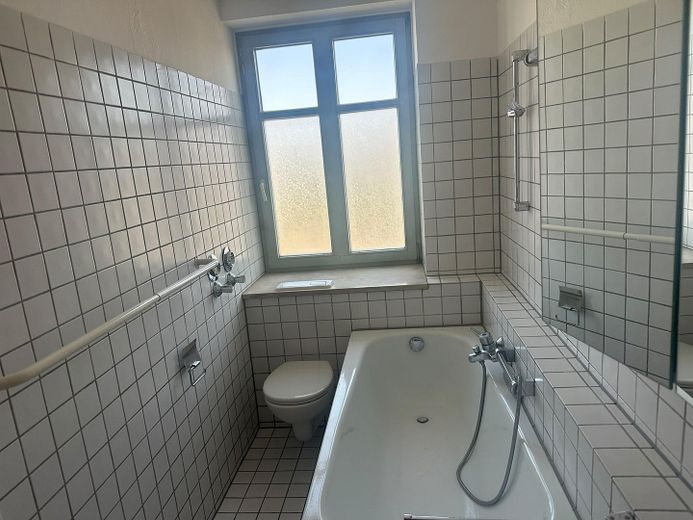 Urokliwe 2-pokojowe mieszkanie z przestronnym poddaszem użytkowym, balkonem i zabudową kuchenną w Vierkirchen – 3