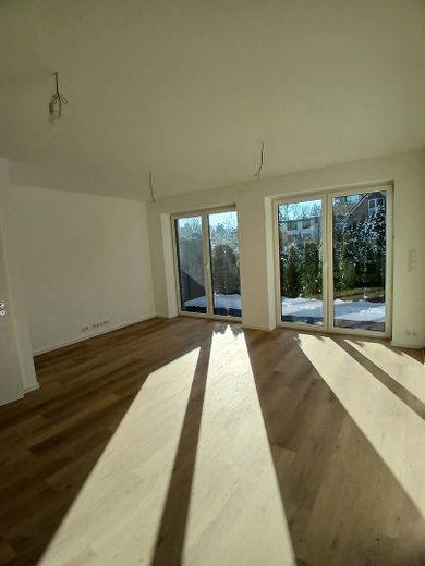 Neubau – Erstbezug | 2-Zimmer-Maisonettewohnung | Terrasse | EBK – Wohnbereich