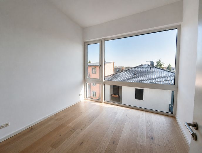 Haus im Haus großzügige 156 m² 4 Zimmer Penthousewohnung mit Aufzug, Süd Balkon, nahe Berlin – Schlafzimmer