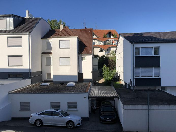Komisyonsuz: Yeni mutfaklı, 2 balkonlu ve şehir merkezine yakın, tamamen yenilenmiş 3 odalı daire – Balkon