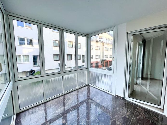Exklusives City-Apartment mit großzügiger Wohnloggia in Top-Lage – Loggia
