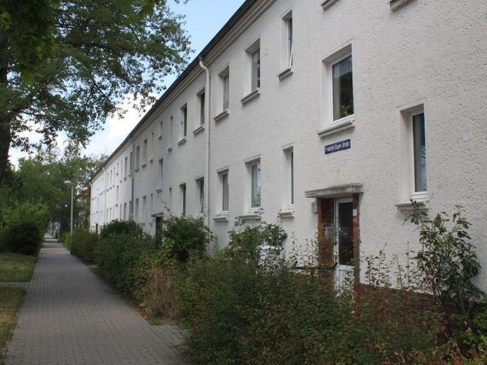 Ruhige Erdgeschoss Wohnung auf dem Klingenberg mit Badewanne TOP renoviert – Foto 1