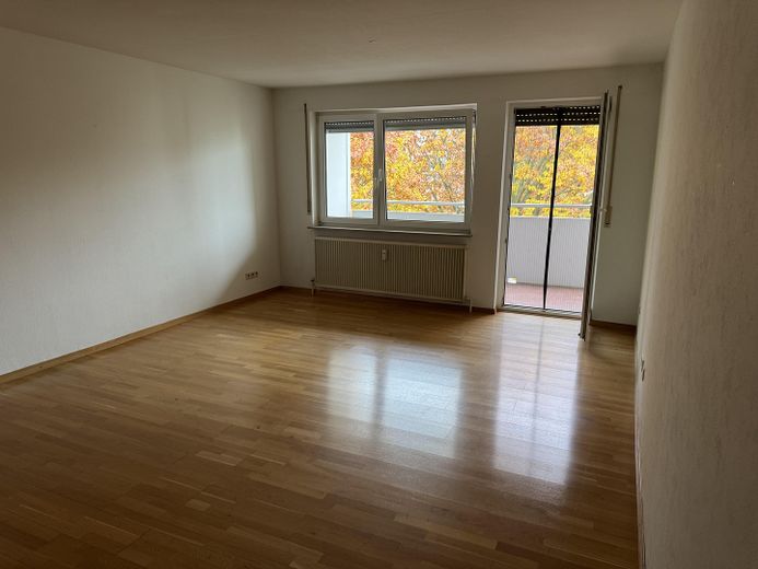 Wohnzimmer mit Zugang Balkon