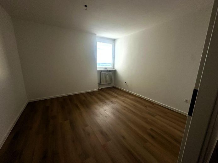 Investimento immobiliare ristrutturato di 2 locali senza provvigione con posto auto interrato | 6 % di rendimento lordo da locazione – Schlafzimmer