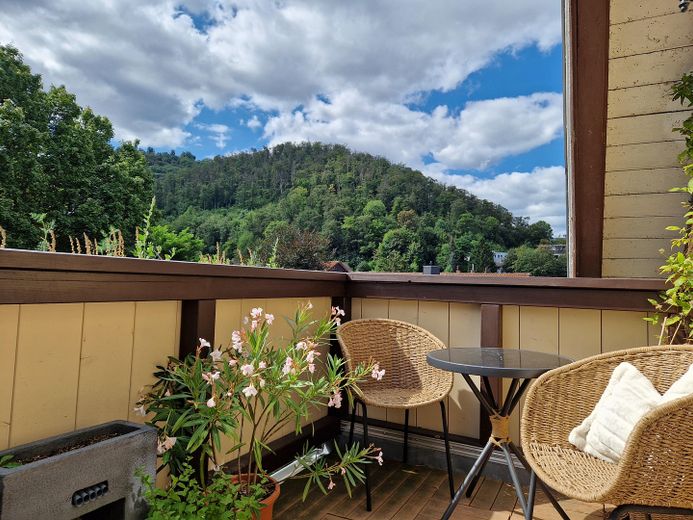 Wohnung mit Fernsicht – Balkon rechts