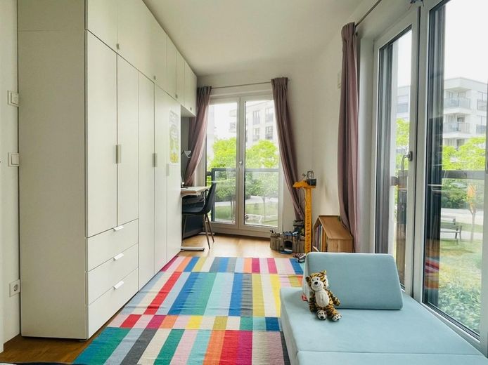 München-Aubing: Neuwertige familienfreundliche 4-Zimmer-Wohnung mit Blick ins Grüne / S-Bahn-Nähe – Kinderzimmer 2
