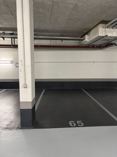 Lichtdurchflutete 2,5-Zimmer-Wohnung mit Loggia und Blick ins Grüne – TG-STELLPLATZ