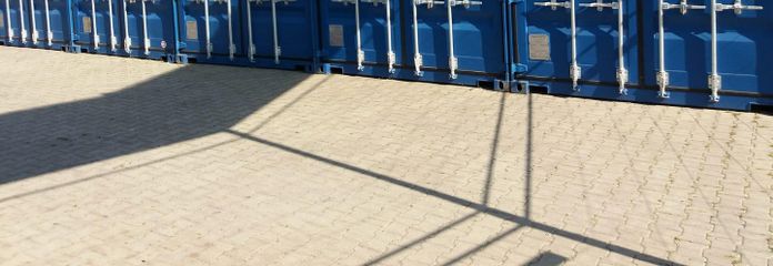 Area di stoccaggio, magazzino, garage, container, noleggio, posto auto