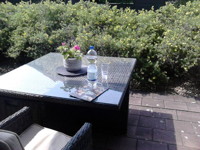 Peaceful living in Aschaffenburg-Schweinheim – well-maintained 2-room apartment with terrace & underground parking – Terasse