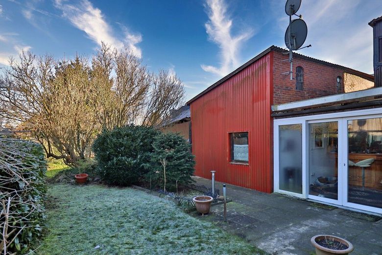 EFH mit ELW und voll ausgestatteter Oldtimer-Werkstatt - Wohnen &amp; Leidenschaft unter einem Dach – Garten