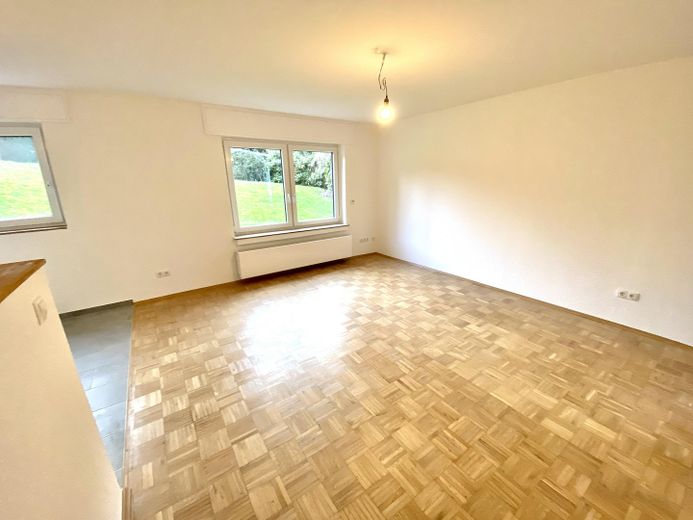 Helle 2-Zimmer-Erdgeschoss-Einliegerwohnung (60m2) – ALLES inklusive ab 15. Juli frei – Wohnzimmer