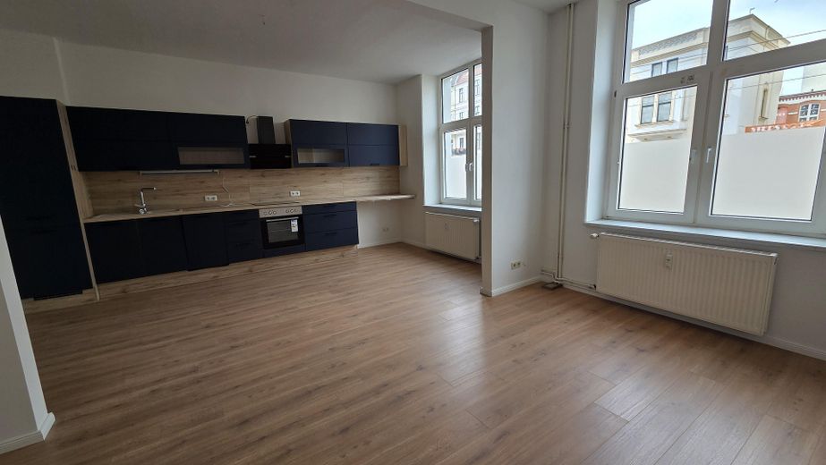Amplio apartamento de 2 habitaciones, cocina equipada, amplio baño con ducha y bañera, muy luminoso – Küche