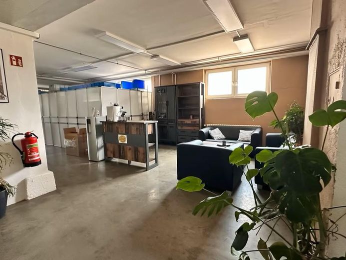 Kiralık ofis/muayenehane ve/veya depo alanı – Innensicht UG